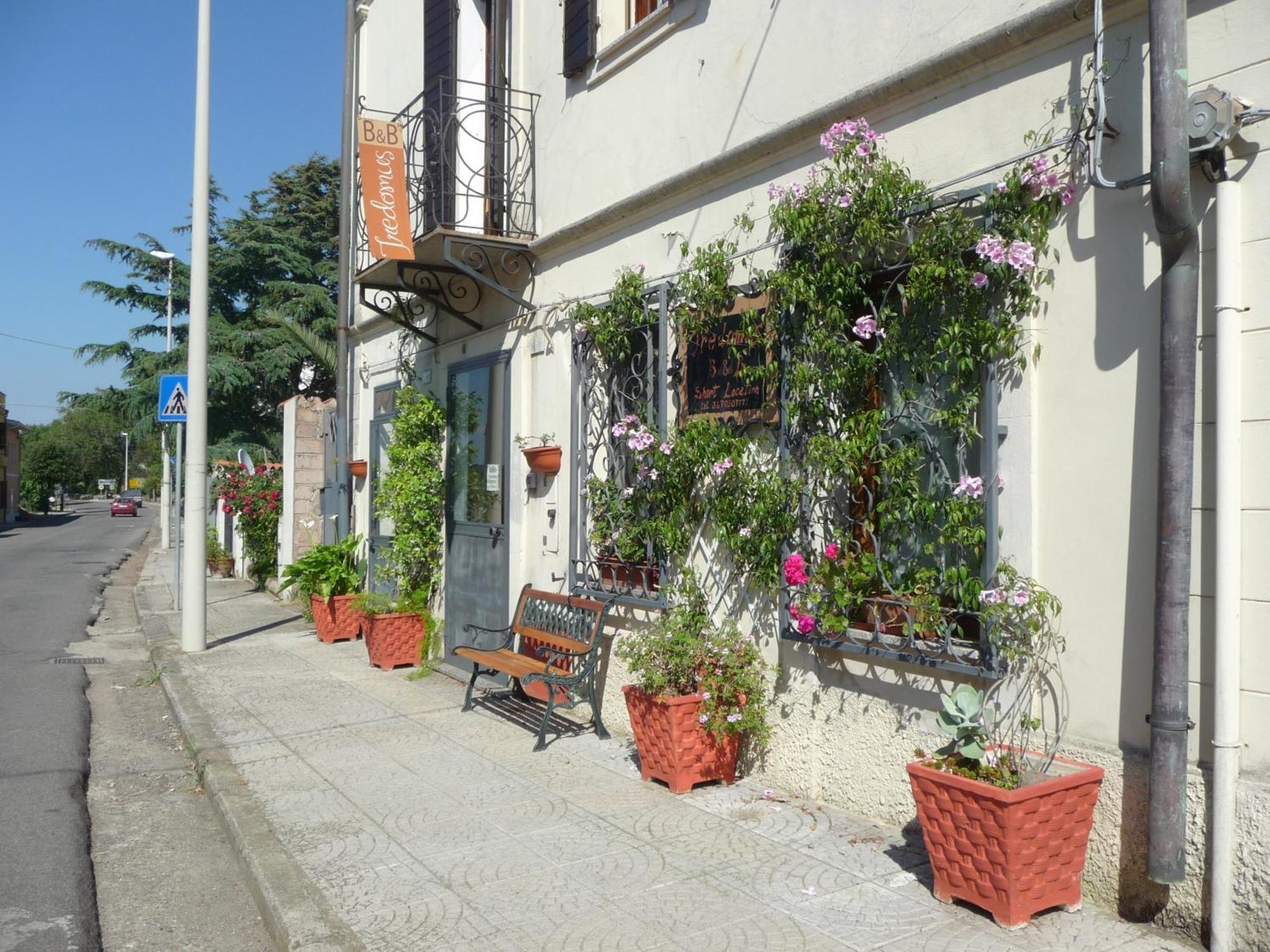 B&B Tredomus Tresnuraghes Buitenkant foto